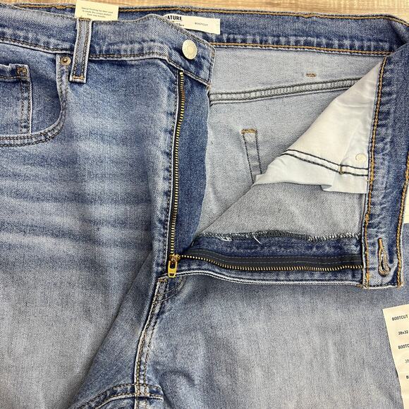 Signature by Levi Strauss & Co. Gold Label Men's Bootcut Fit Jeans 38x32 - Picture 8 of 12